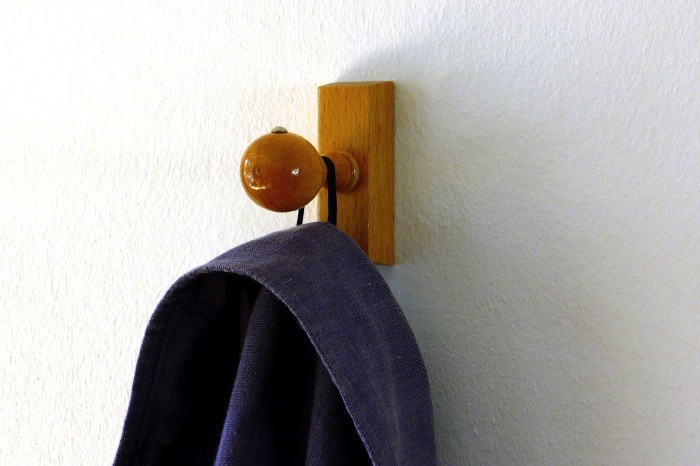 Stempeldiener mit Kleidung